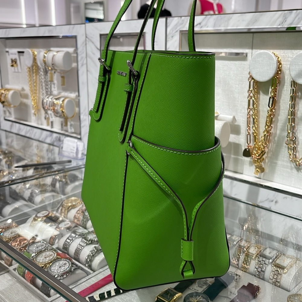 Michael Kors Voyager Large Saffiano Leather Tote Bag
Jangle Green 
NWT - Picture 3 of 16